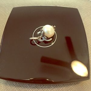 Pandora Retired pearl pendant! Beautiful